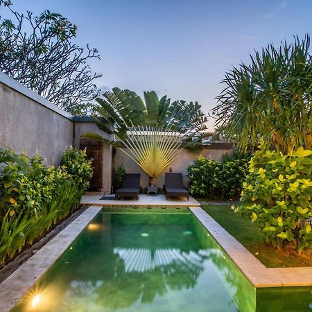 Villa Nadya Seminyak Buitenkant foto